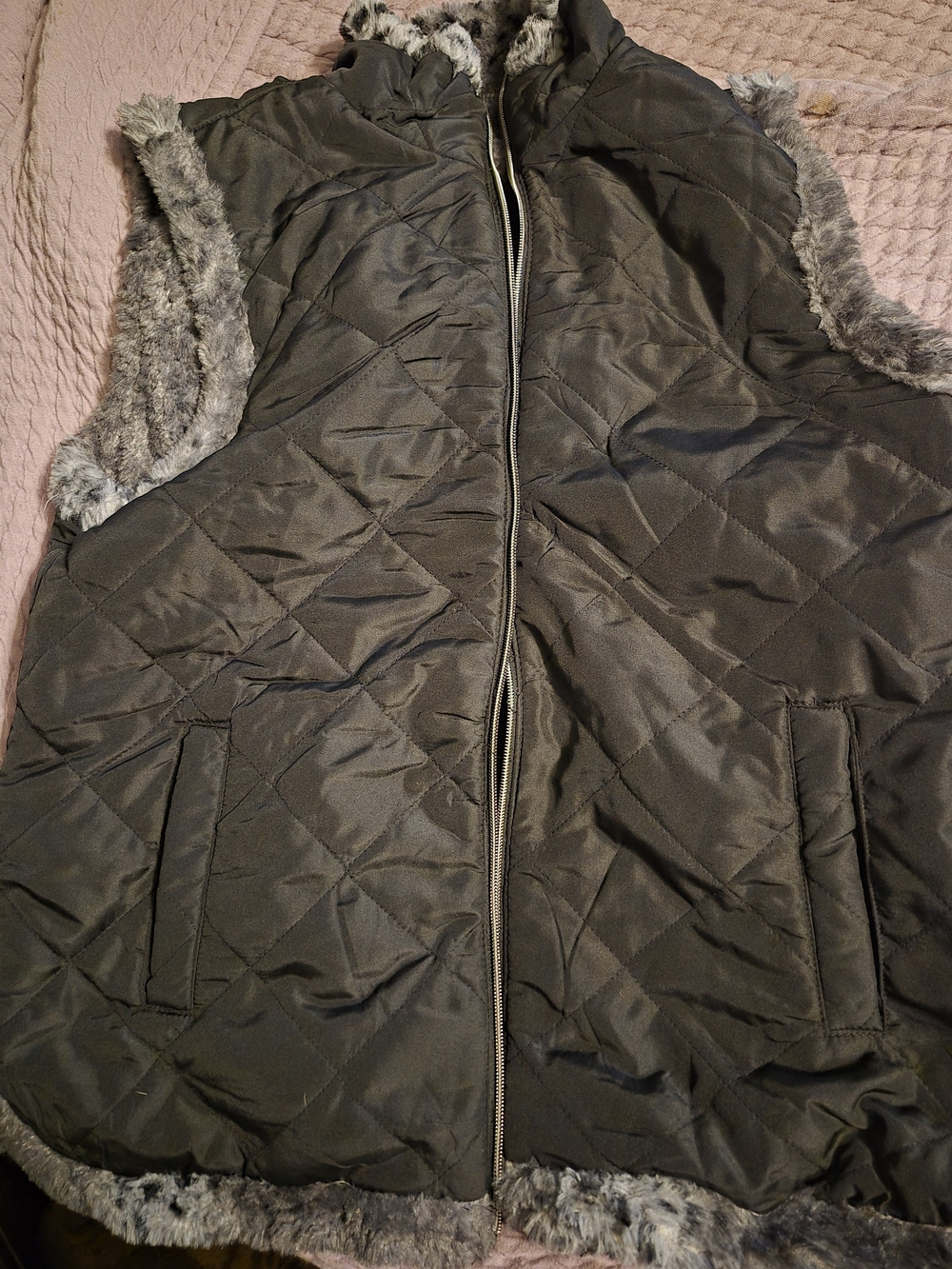 Women's Quilted Faux-Fur Lined Vest - Gray